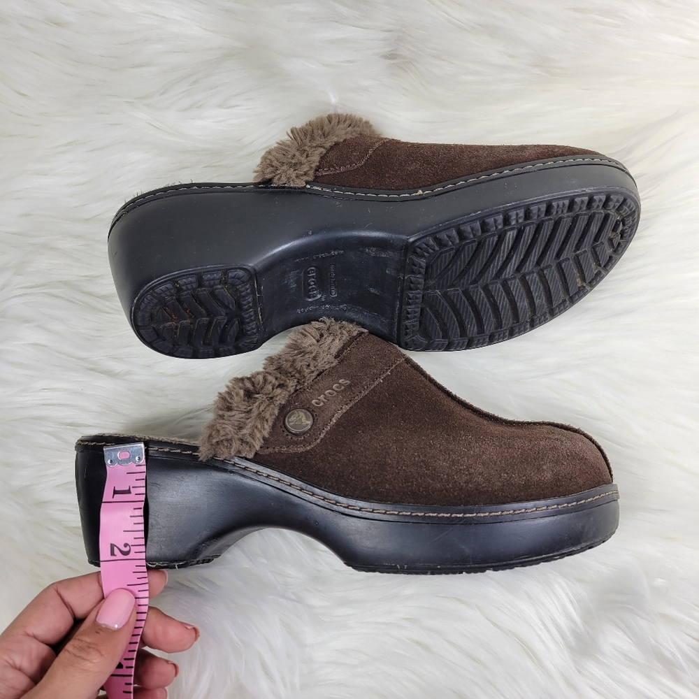 CLEARANCE Crocs 9W Cobbler Faux Fur Trim Leather Espresso Brown Slip On Heeled - Picture 6 of 7